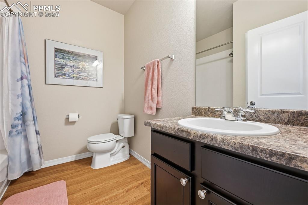 Image 40 of 43: Bathroom