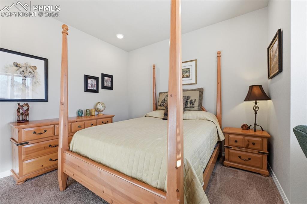 Image 42 of 43: Bedroom