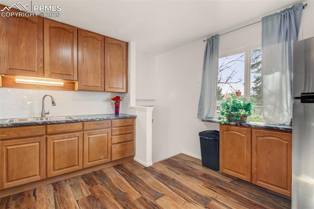 Image 10 of 35: Kitchen