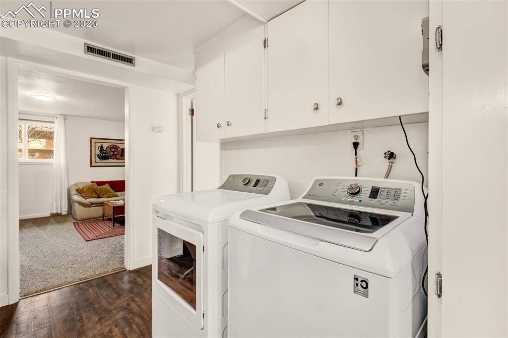 Image 17 of 35: Laundry