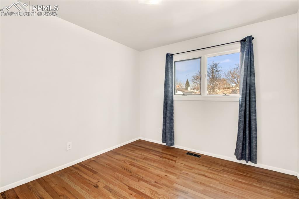 Image 23 of 35: 2nd bedroom 