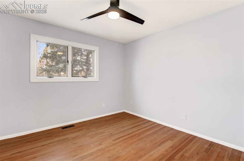 Image 25 of 35: 3rd bedroom 