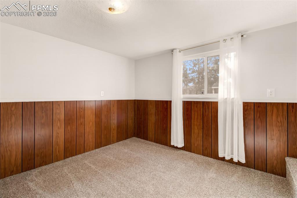 Image 27 of 35: 4th bedroom 