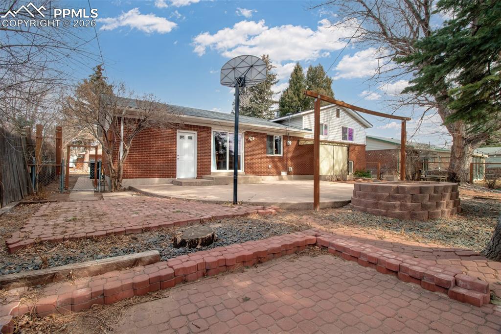 Image 29 of 35: Back of Structure