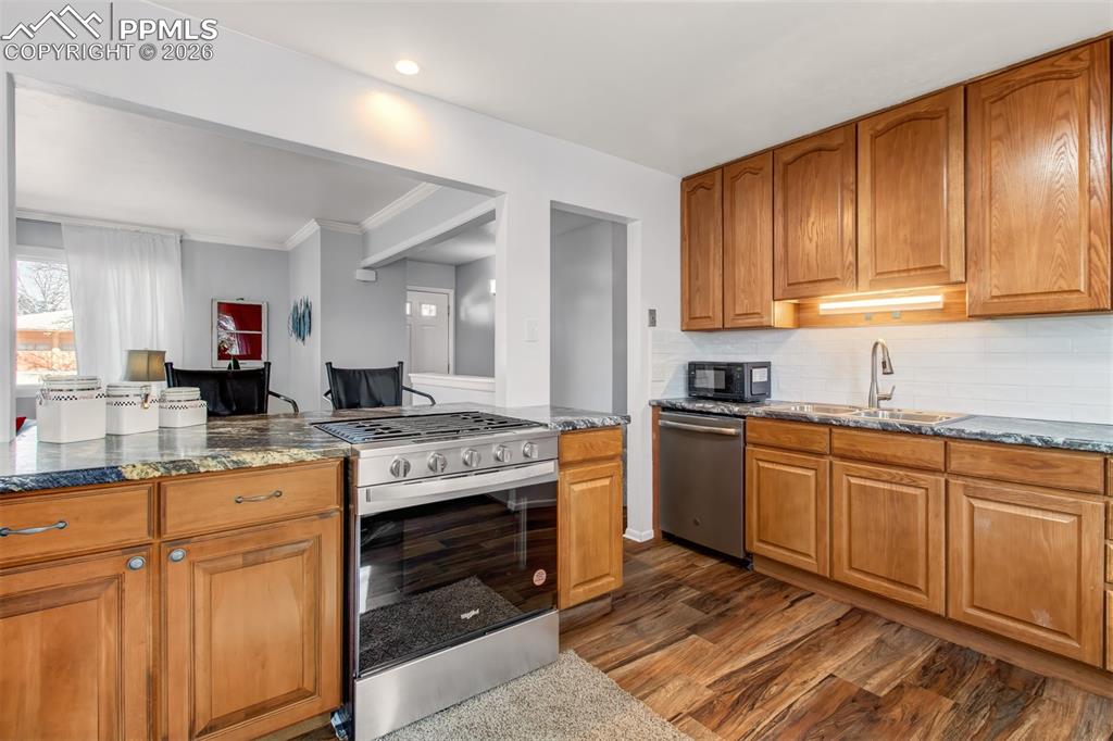 Image 9 of 35: Kitchen