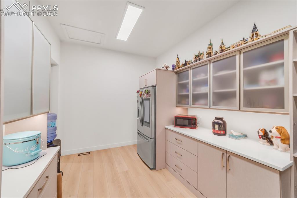 Image 19 of 50: Kitchen