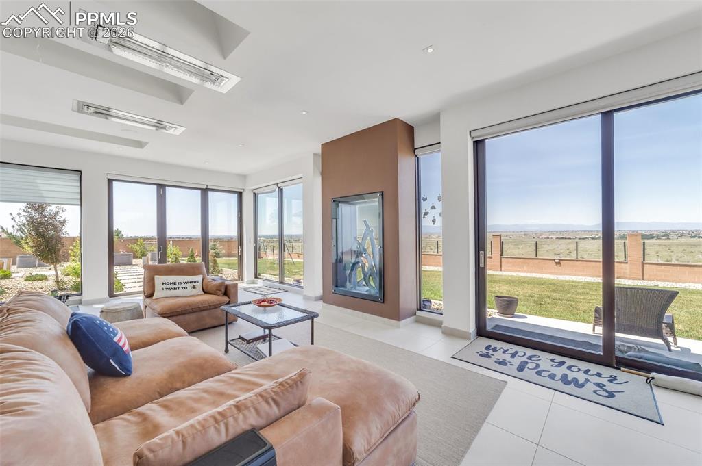 Image 20 of 50: Living Room