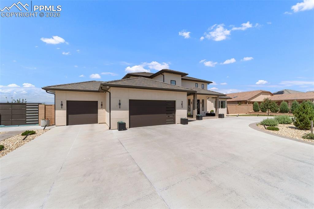 Image 4 of 50: Front of Structure