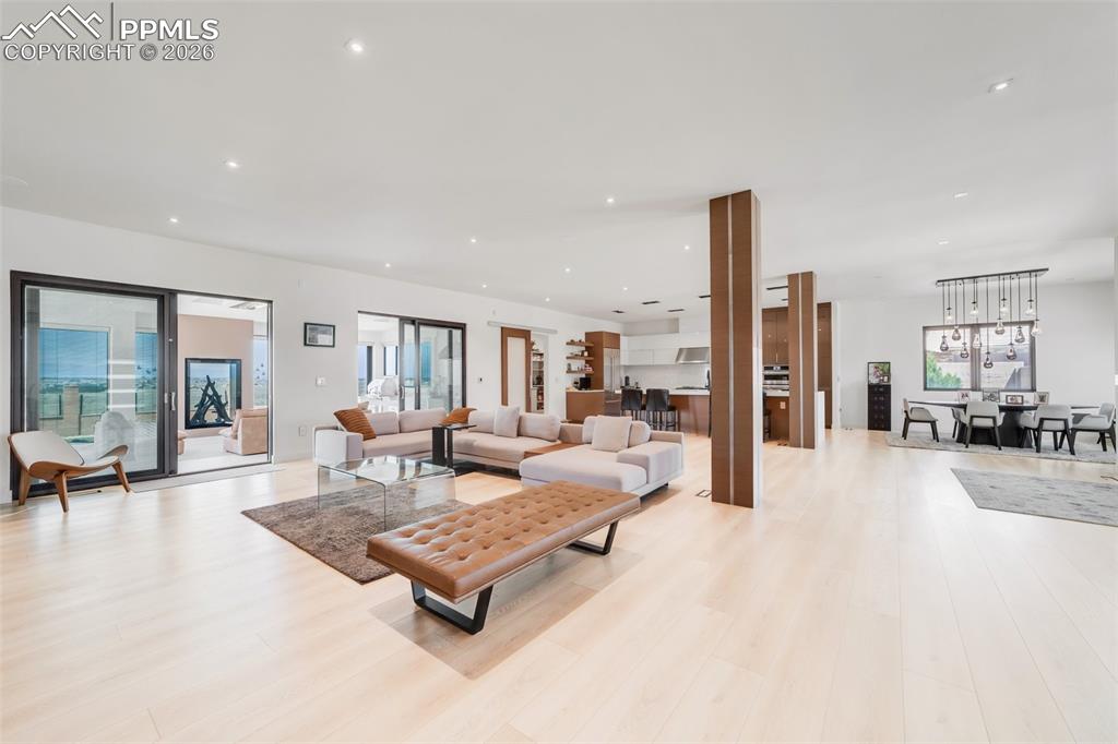 Image 6 of 50: Living Room