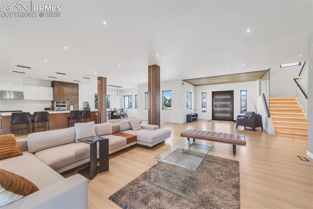 Image 8 of 50: Living Room