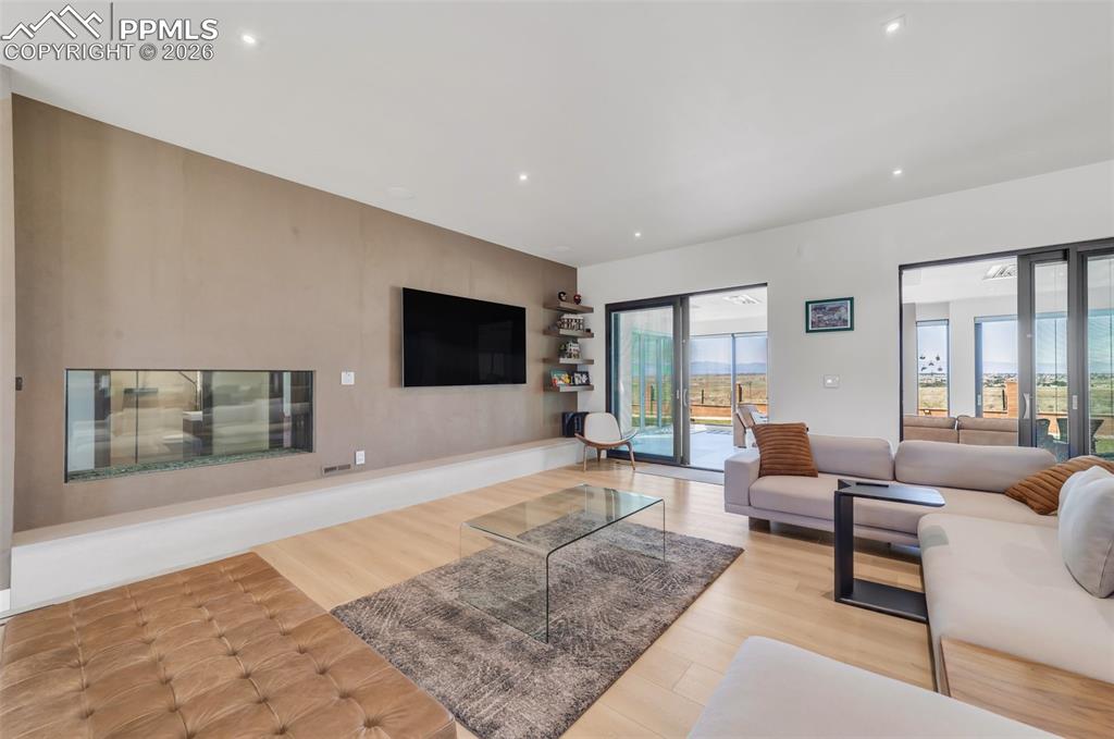 Image 9 of 50: Living Room