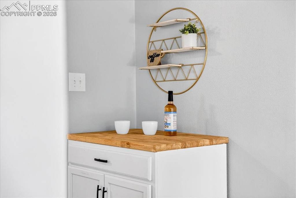 Image 21 of 49: Detailed view