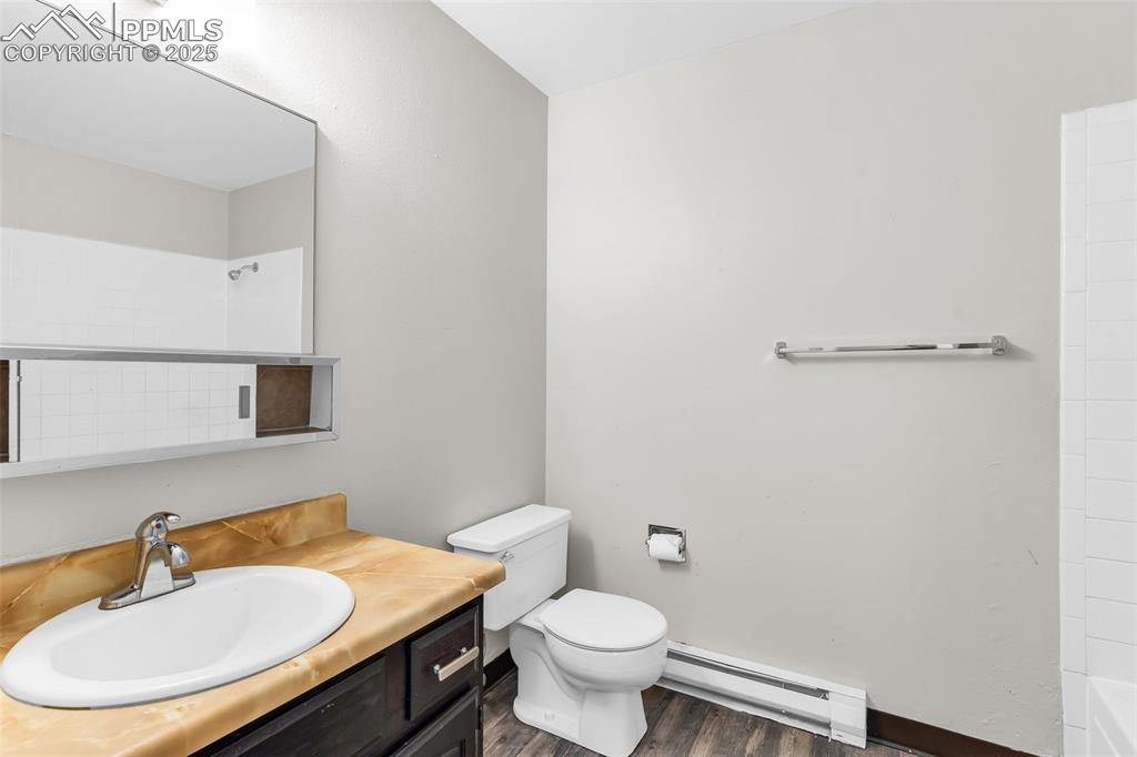 Image 16 of 19: Bathroom