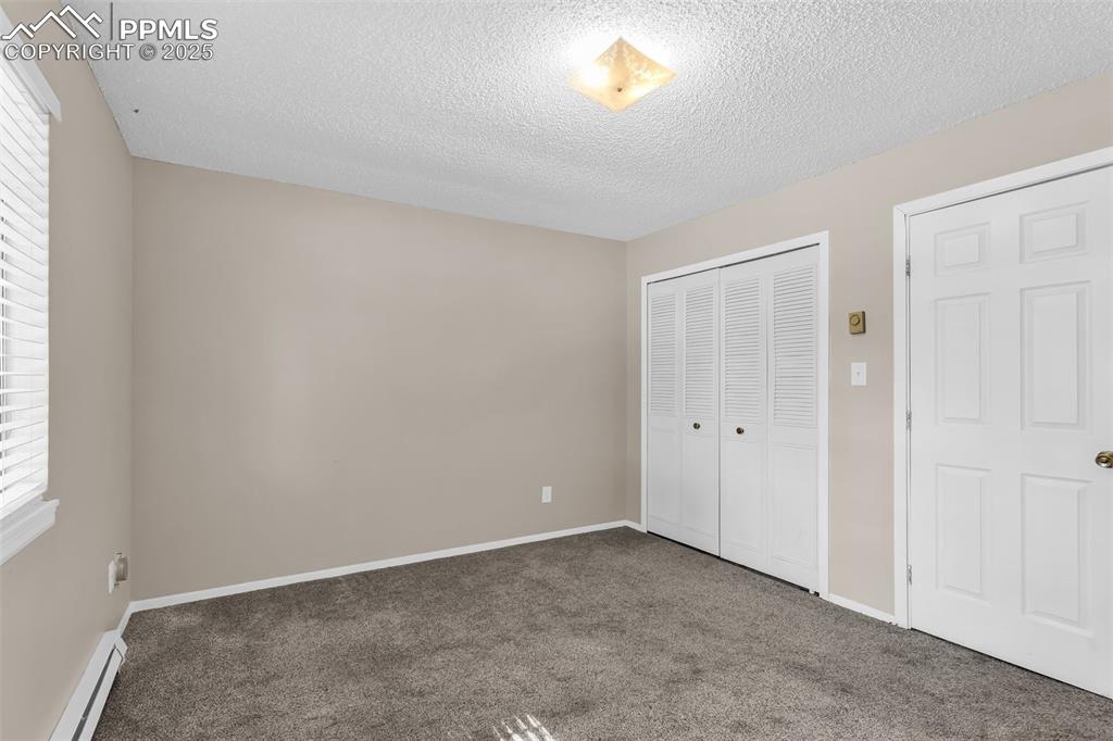 Image 18 of 19: Bedroom