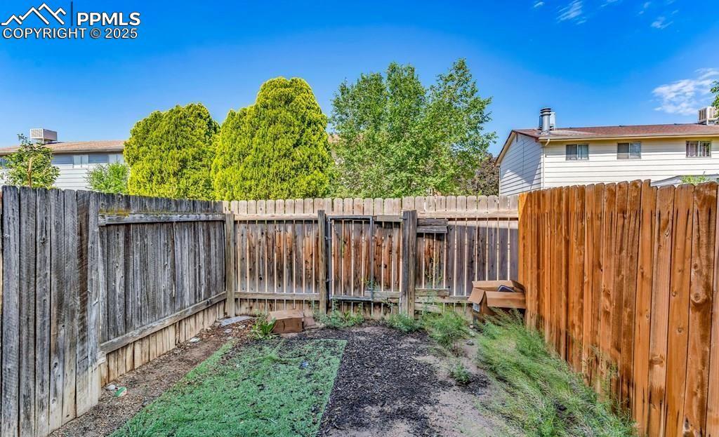 Image 19 of 19: Yard