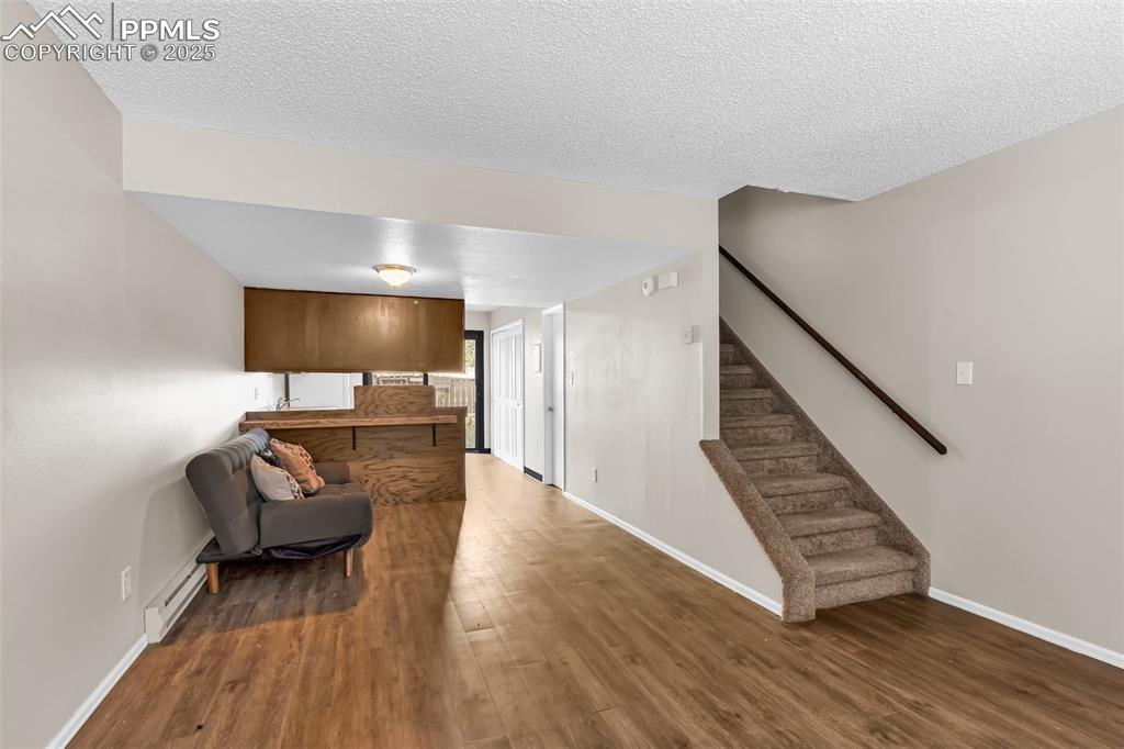 Image 4 of 19: Sitting Room