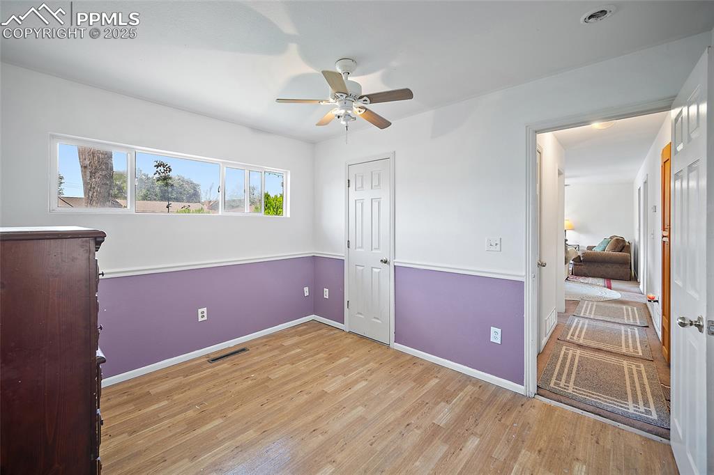 Image 13 of 24: Bedroom