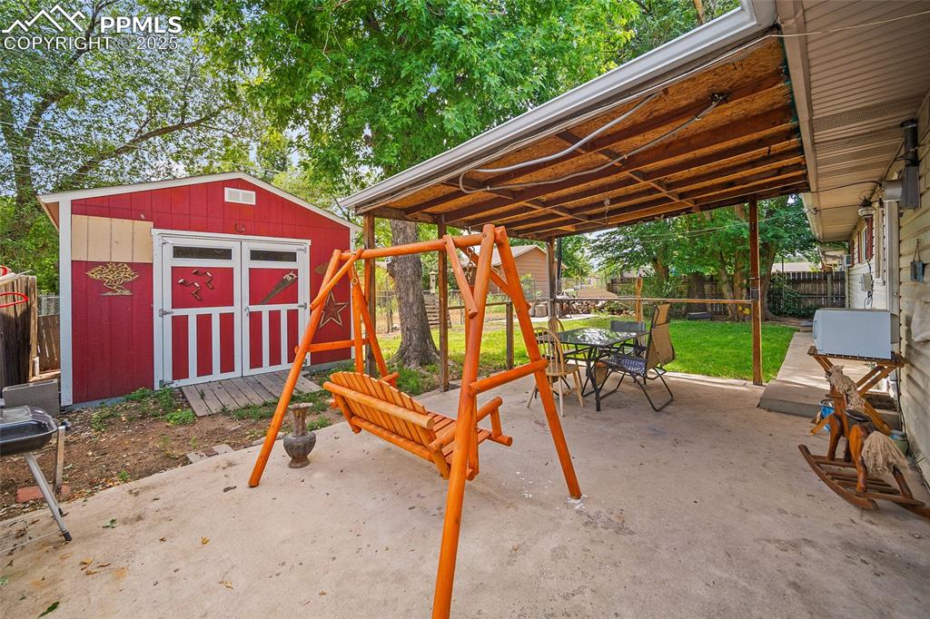 Image 16 of 24: Patio