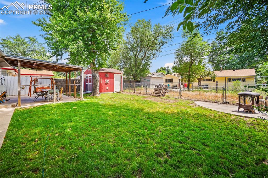 Image 19 of 24: Yard