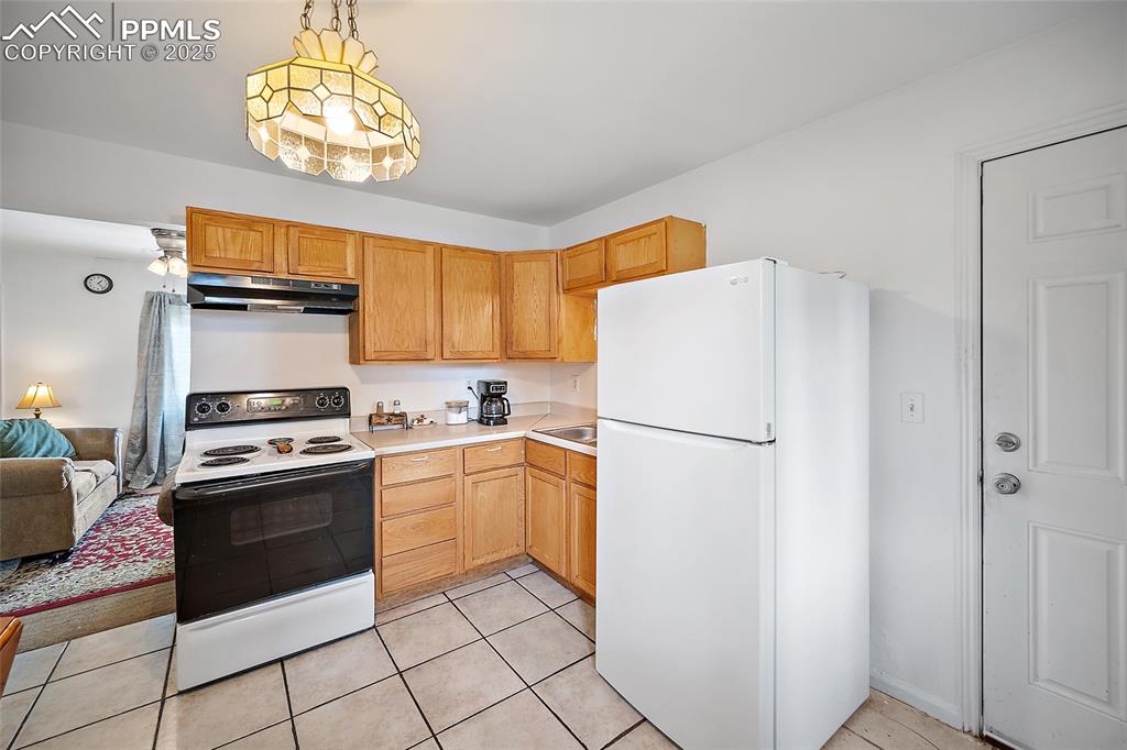 Image 6 of 24: Kitchen