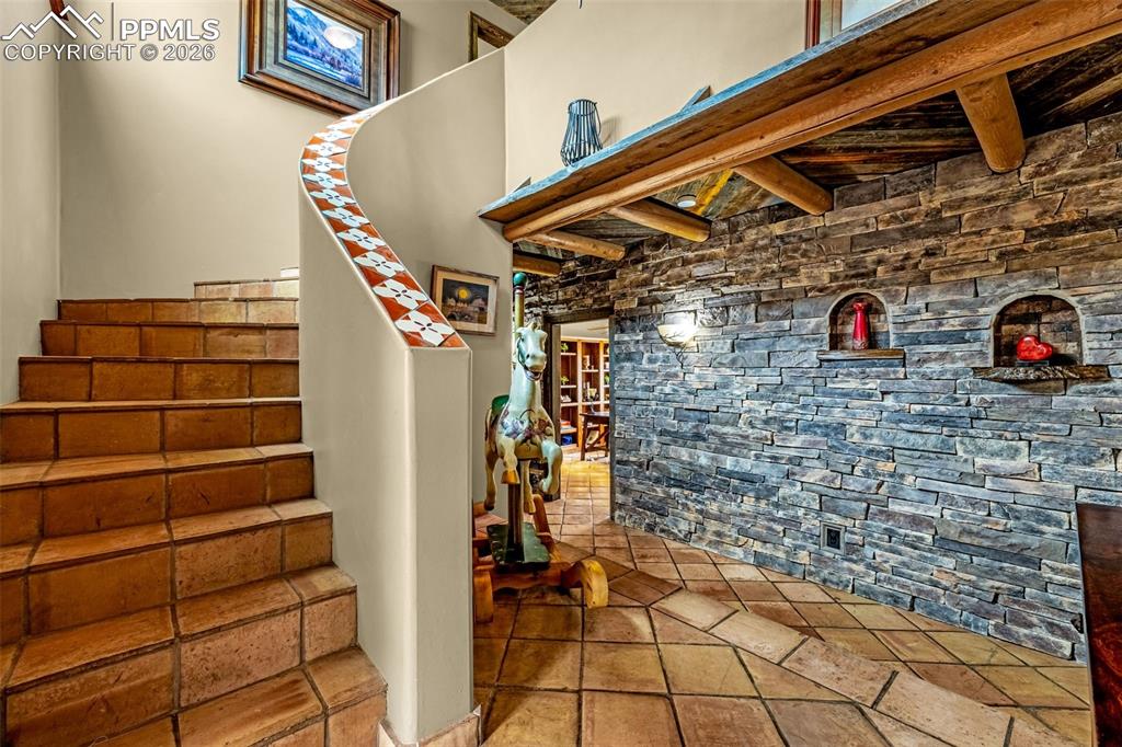 Image 12 of 50: Patio