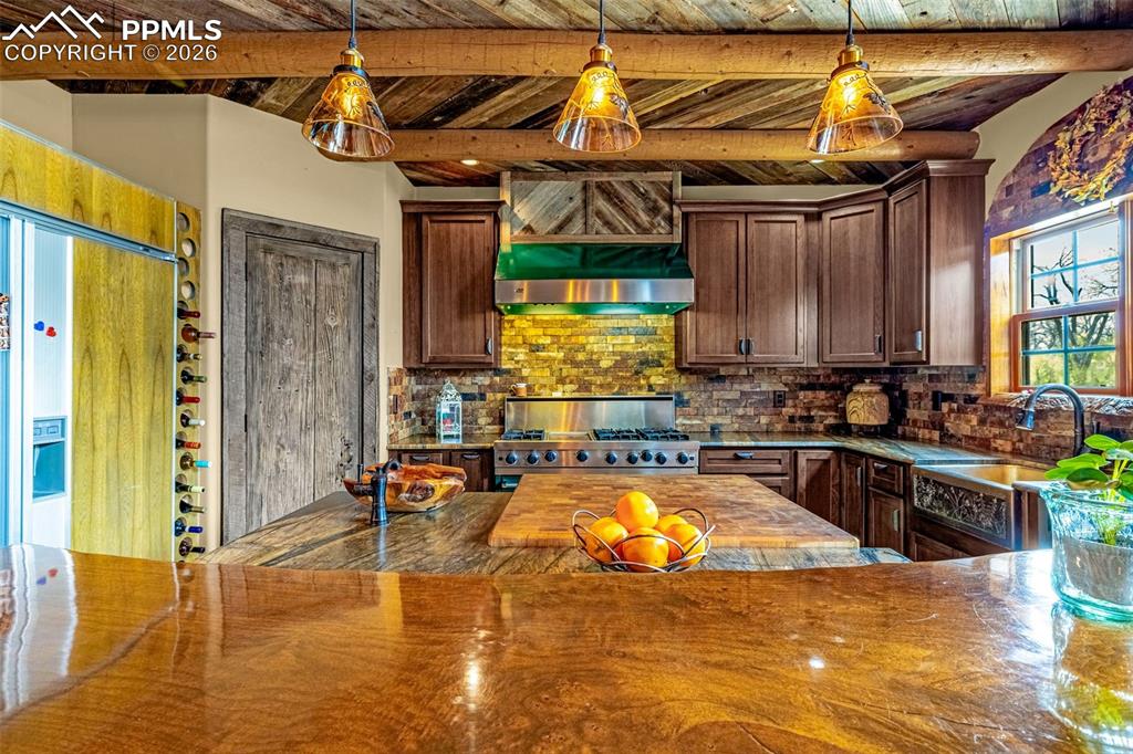 Image 20 of 50: Kitchen