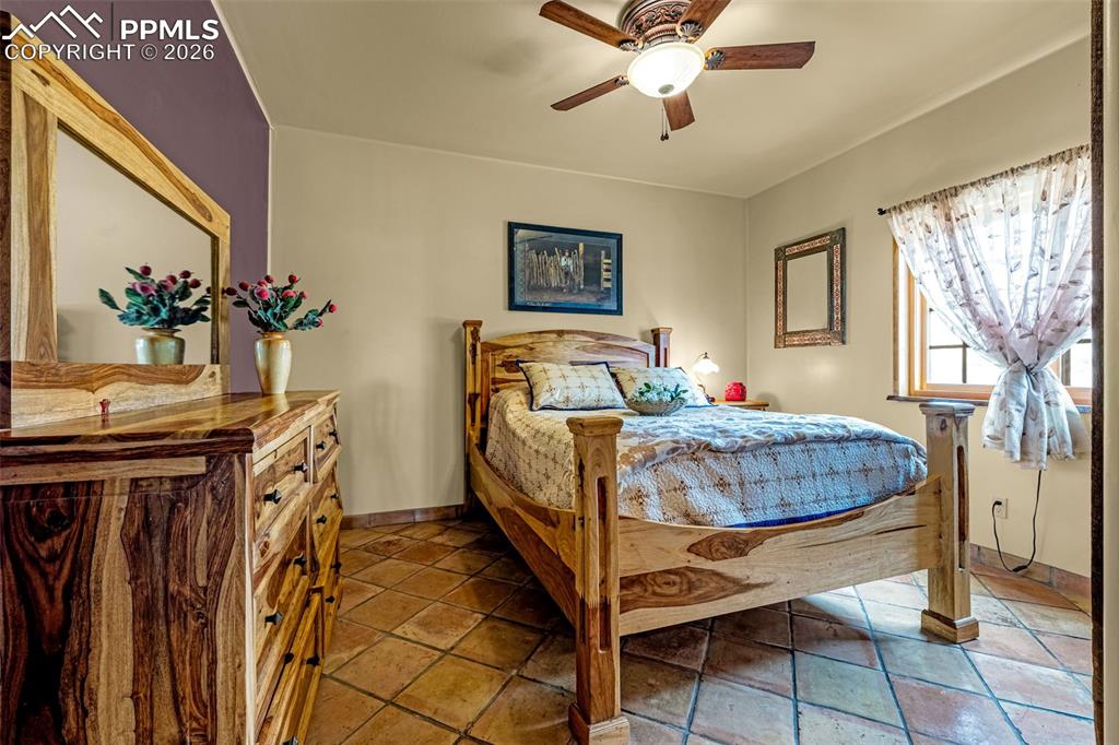 Image 31 of 50: Bathroom