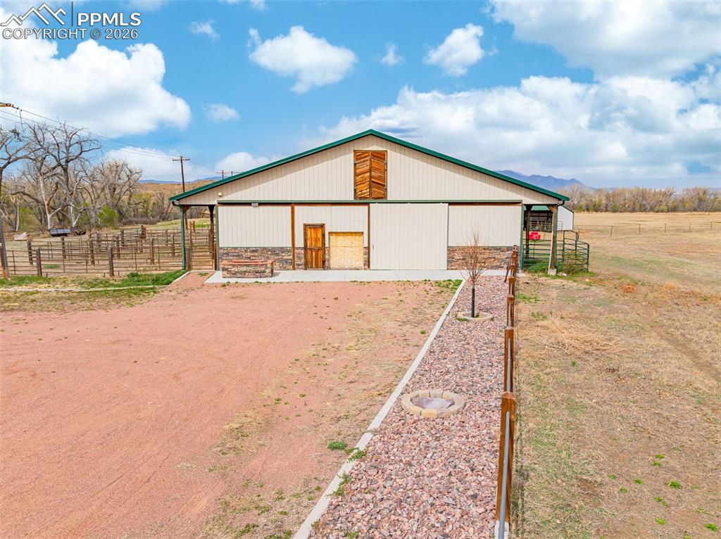 Image 36 of 50: Office