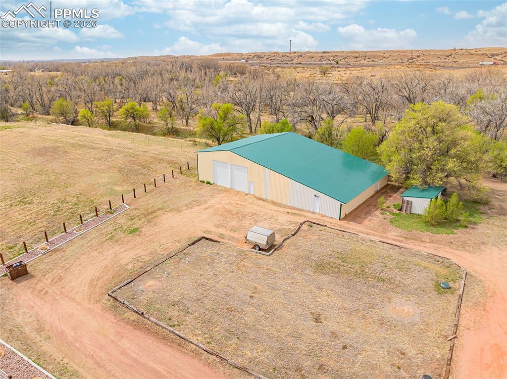 Image 41 of 50: Stable