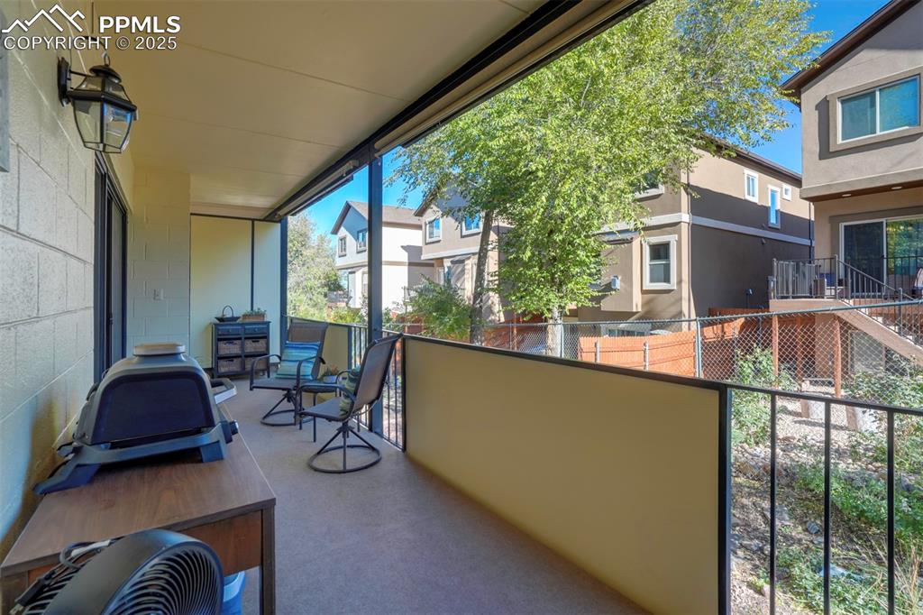 Image 24 of 25: Balcony