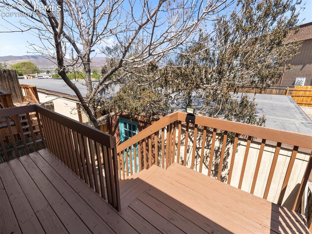 Image 12 of 15: Deck