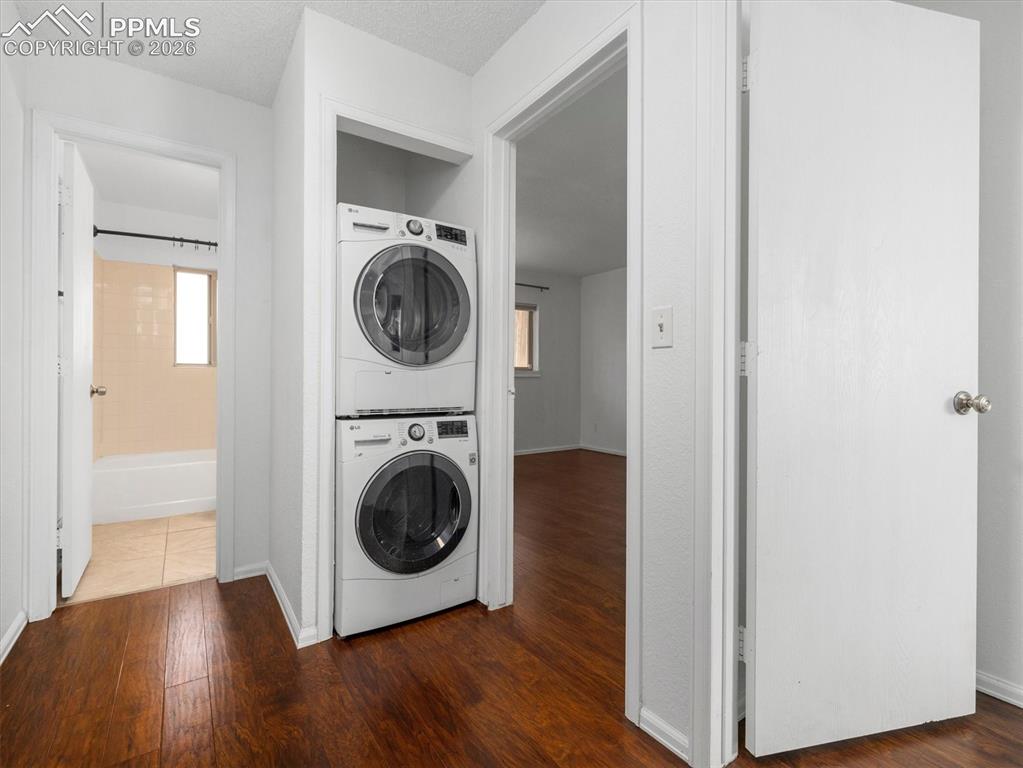 Image 14 of 15: Laundry