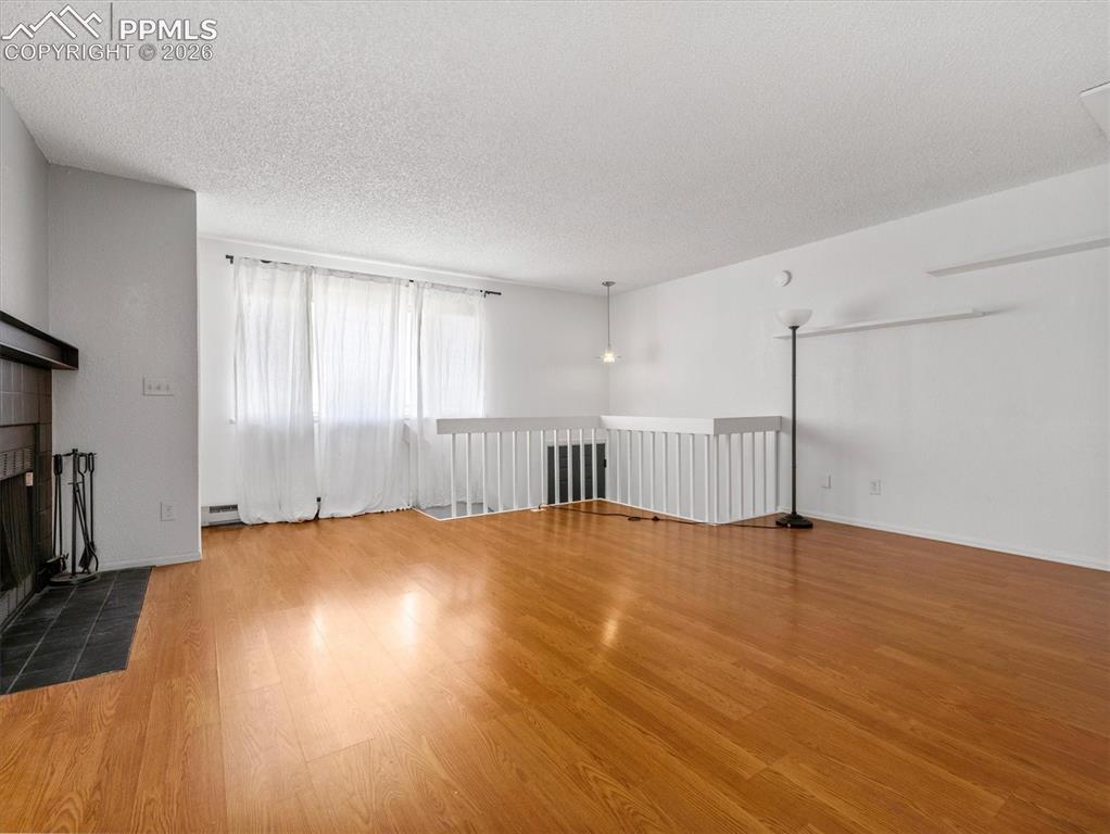 Image 4 of 15: Living Room
