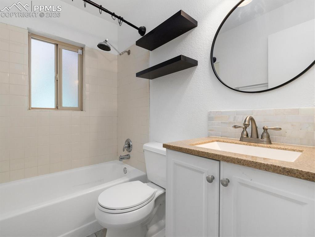 Image 8 of 15: Bathroom
