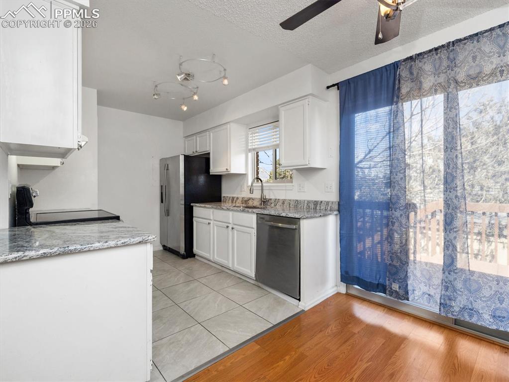 Image 9 of 15: Kitchen