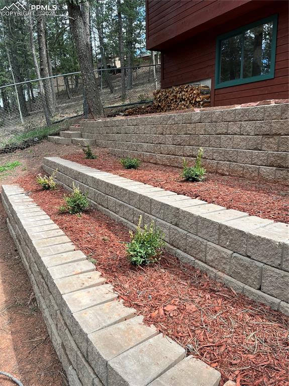 Image 24 of 29: Yard