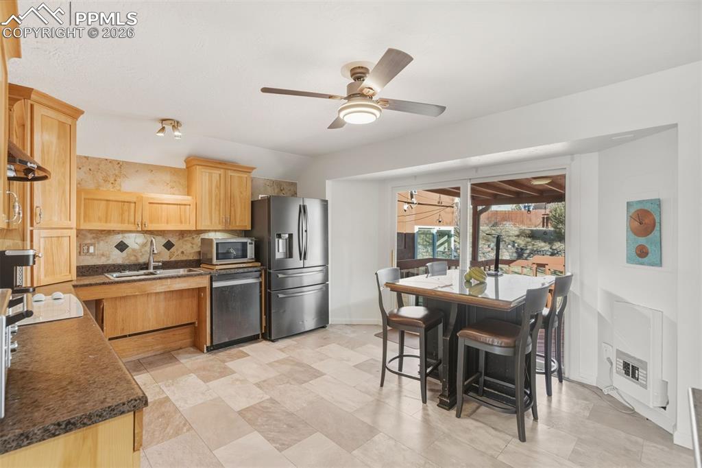 Image 10 of 32: Kitchen