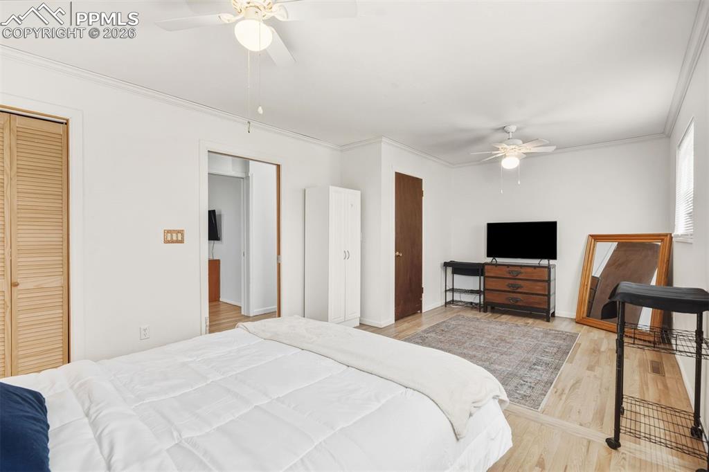 Image 16 of 32: Bedroom