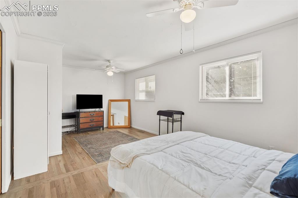 Image 17 of 32: Bedroom