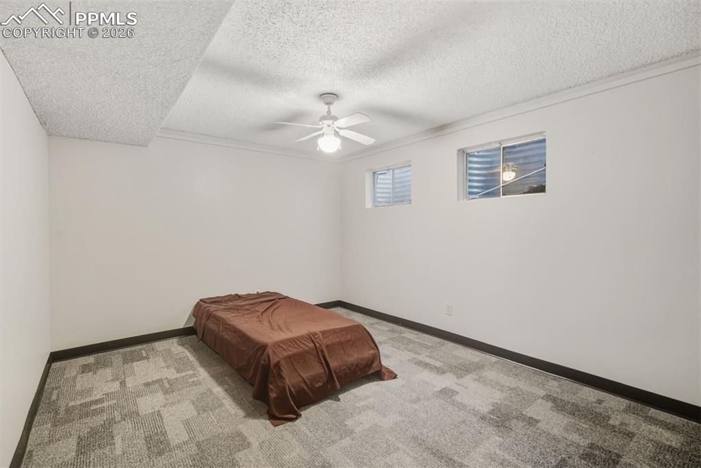 Image 23 of 32: Bedroom