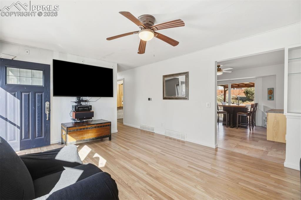 Image 7 of 32: Living Room