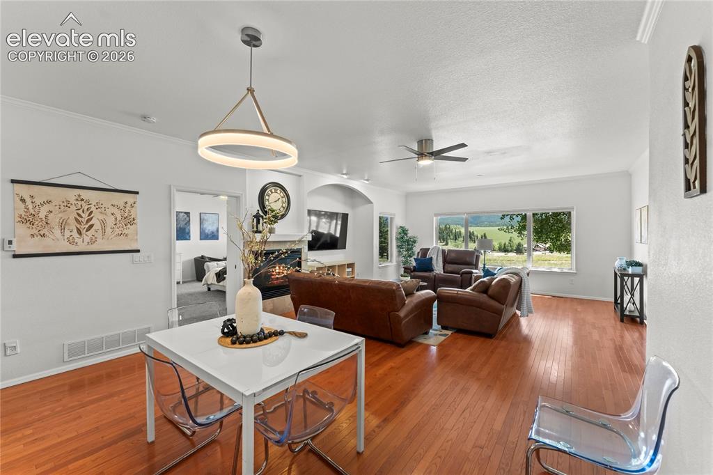 Image 11 of 39: Dining Area