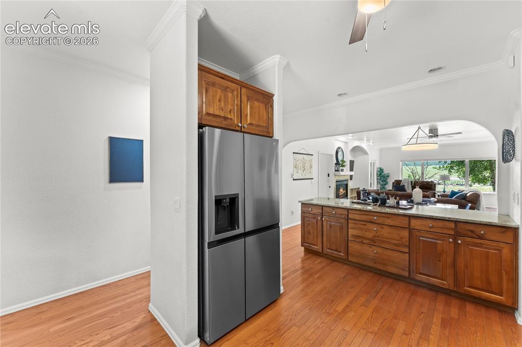 Image 16 of 39: Kitchen
