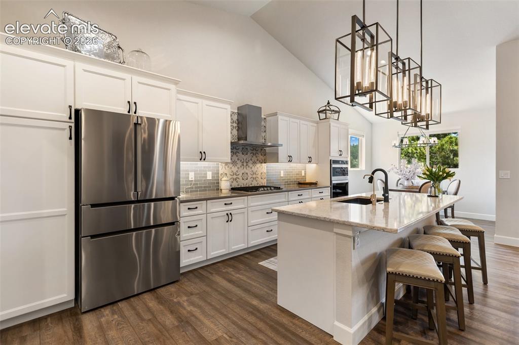 Image 12 of 50: Kitchen