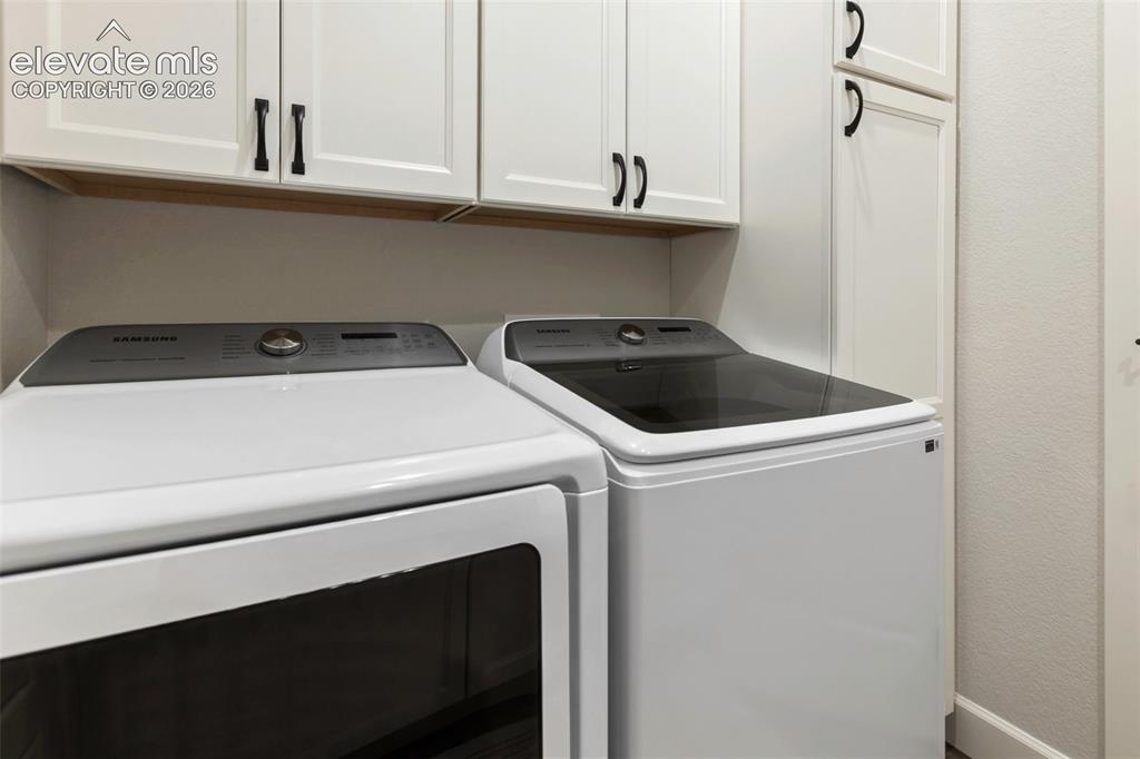 Image 17 of 50: Laundry