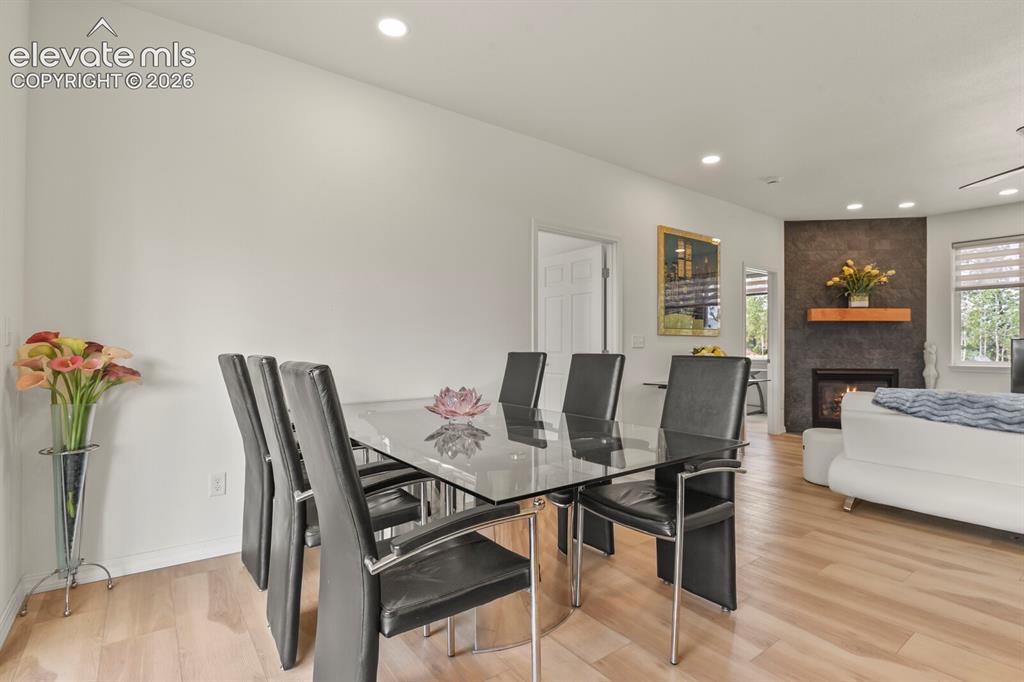 Image 12 of 50: Dining Area