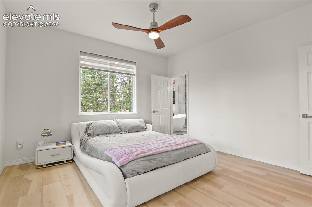 Image 18 of 50: Bedroom