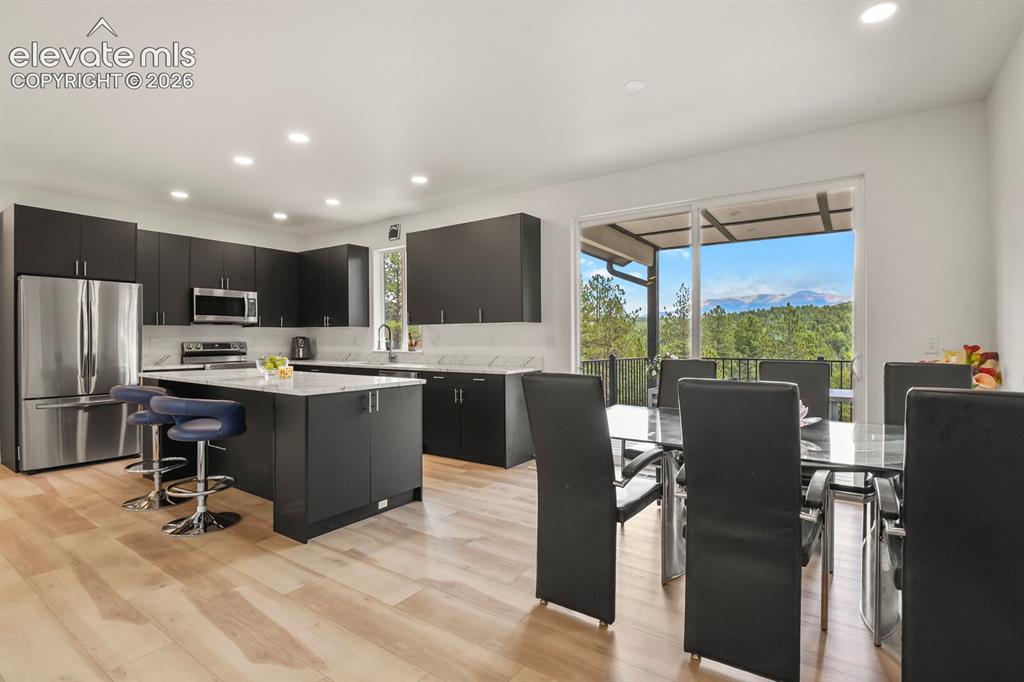 Image 8 of 50: Kitchen