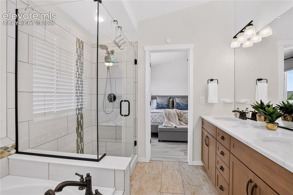 Image 16 of 34: Bathroom