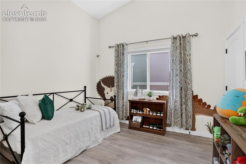 Image 17 of 34: Bedroom